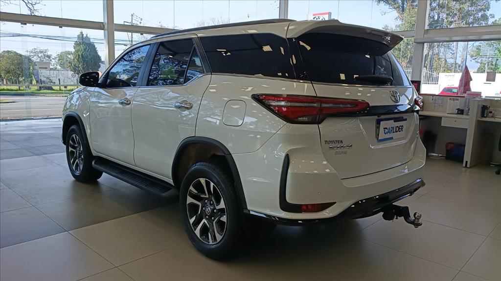HILUX SW4 2.8 D-4D TURBO DIESEL SRX 7L 4X4 AUTOMÁTICO4