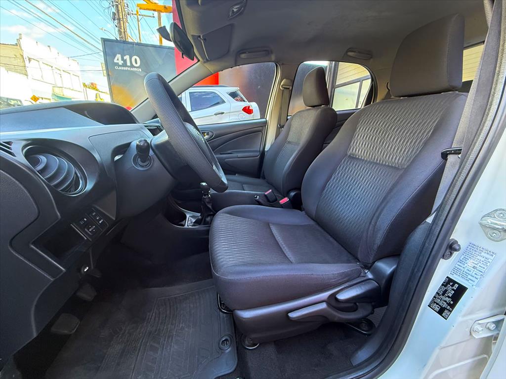 Toyota Etios - 1.3 X 16V FLEX 4P MANUAL