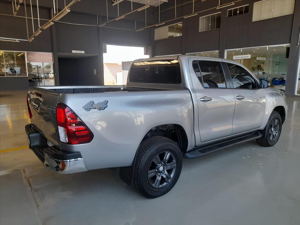 HILUX 2.8 D-4D TURBO DIESEL CD SR 4X4 AUTOMÁTICO3