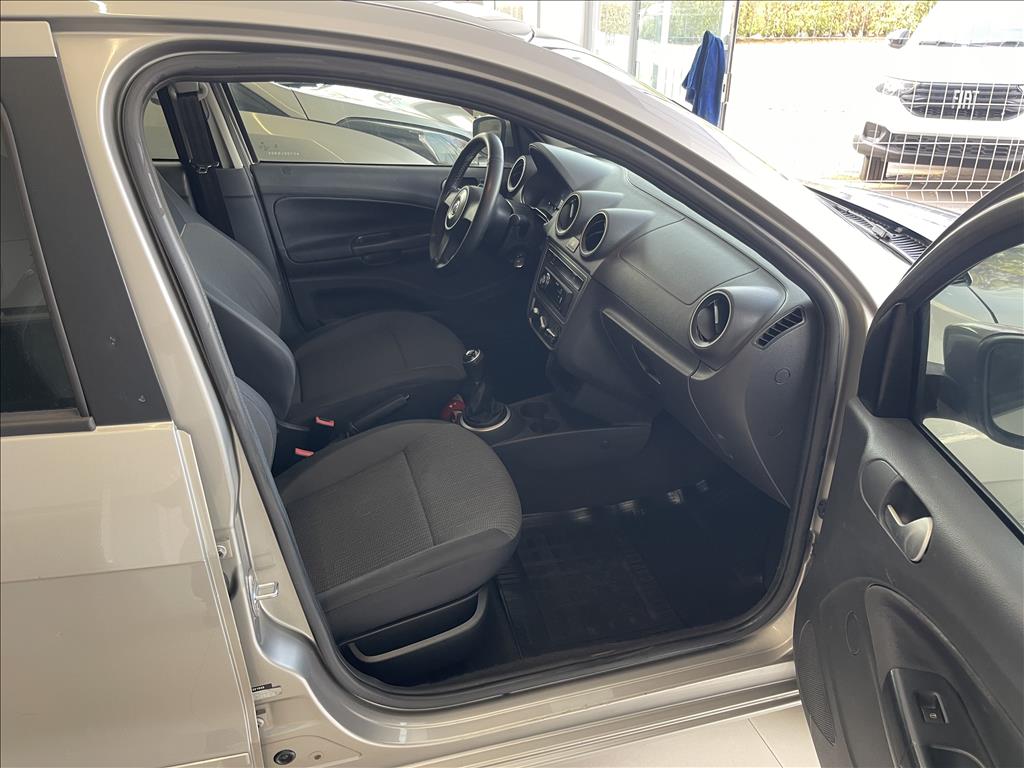 VOYAGE 1.6 MI 8V FLEX 4P MANUAL VOYAGE 1.6 MI 8V FLEX 4P MANUAL
