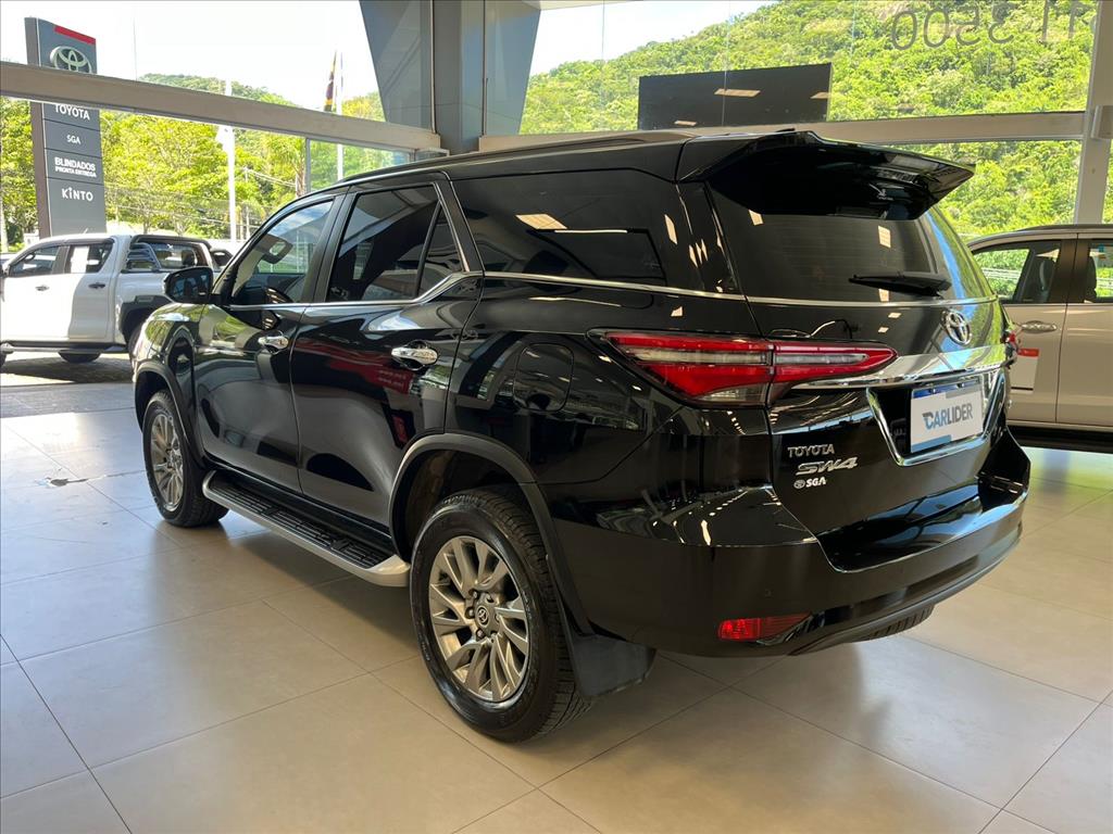 HILUX SW4 2.8 D-4D TURBO DIESEL SRX 7L 4X4 AUTOMÁTICO3