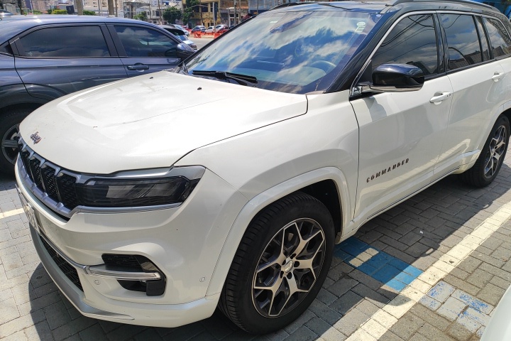 COMMANDER 1.3 T270 TURBO FLEX OVERLAND AT61