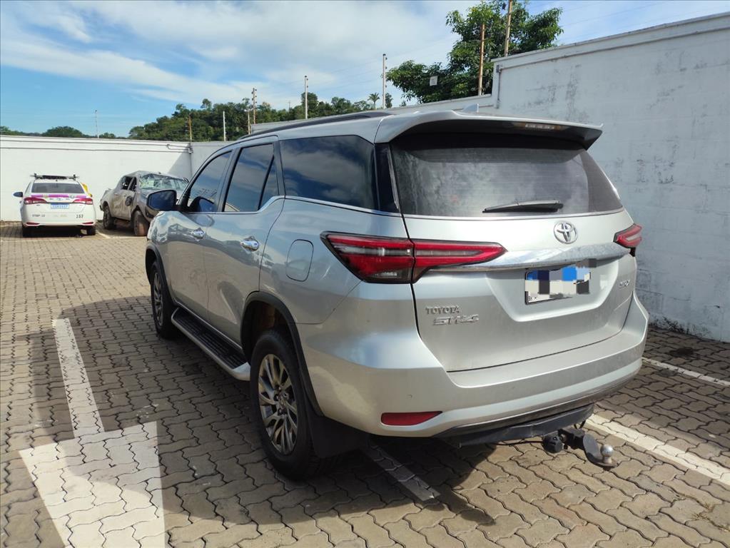 HILUX 2.8 D-4D TURBO DIESEL CD SRX 4X4 AUTOMÁTICO3