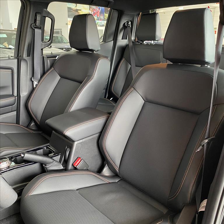 Mitsubishi-TRITON-2.4 BITURBO DIESEL CD KATANA 4X4 AUTOMÁTICO