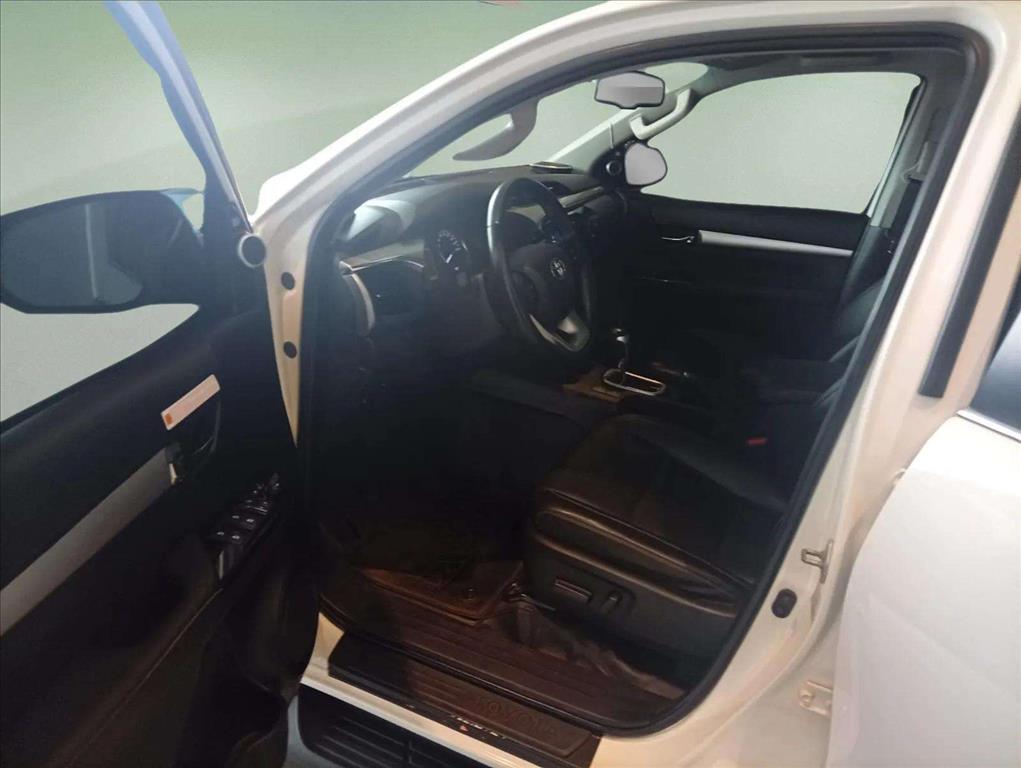 HILUX 2.8 D-4D TURBO DIESEL CD SRX 4X4 AUTOMÁTICO6