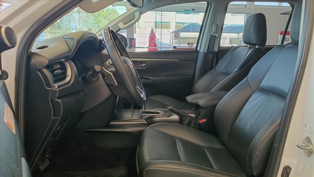 HILUX SW4 2.8 D-4D TURBO DIESEL SRX 7L 4X4 AUTOMÁTICO8