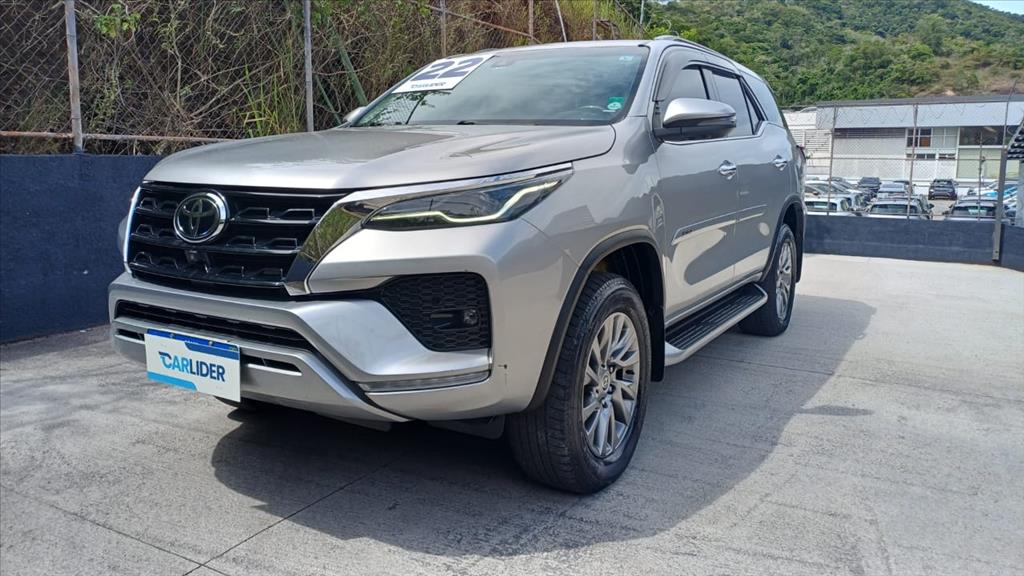 HILUX SW4 2.8 D-4D TURBO DIESEL SRX 7L 4X4 AUTOMÁTICO1