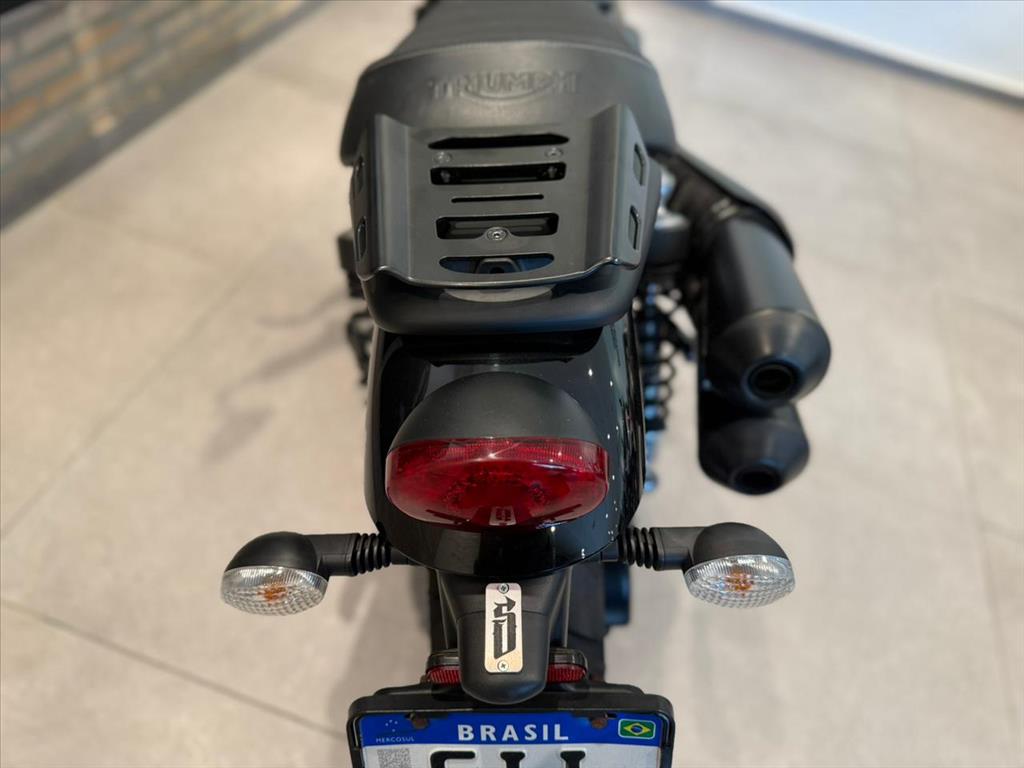 TRIUMPH-SCRAMBLER-STREET