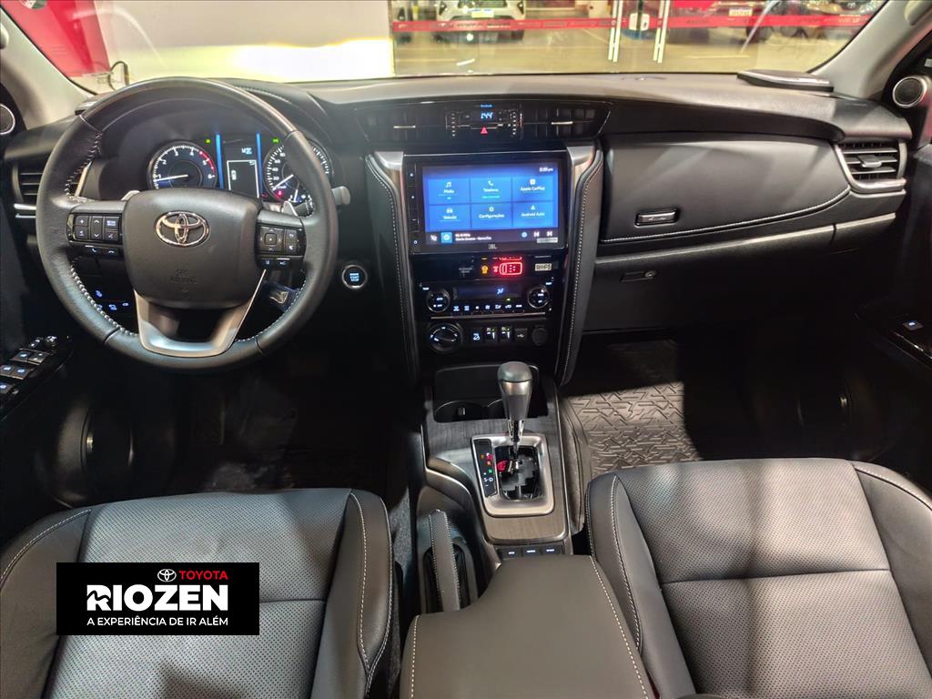 HILUX SW4 2.8 D-4D TURBO DIESEL SRX PLATINUM 7L 4X4 AUTOMÁTICO6