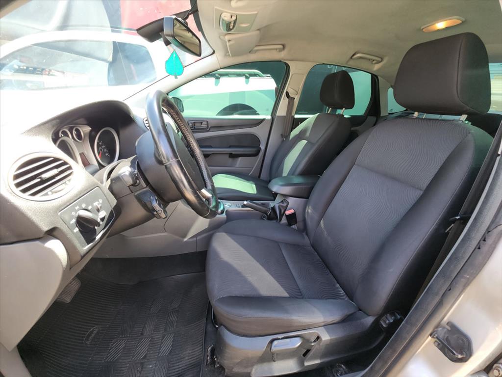 Ford Focus - 2.0 GLX SEDAN 16V FLEX 4P AUTOMÁTICO