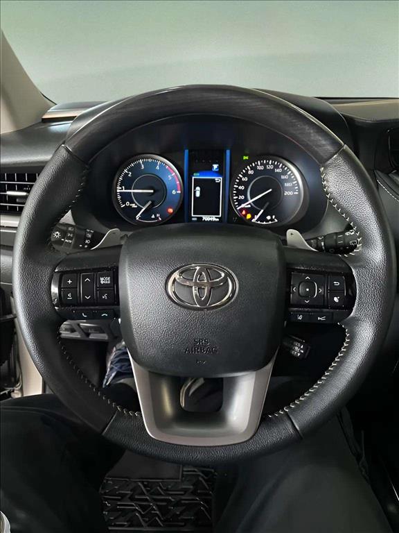HILUX SW4 2.8 D-4D TURBO DIESEL SRX PLATINUM 7L 4X4 AUTOMÁTICO6