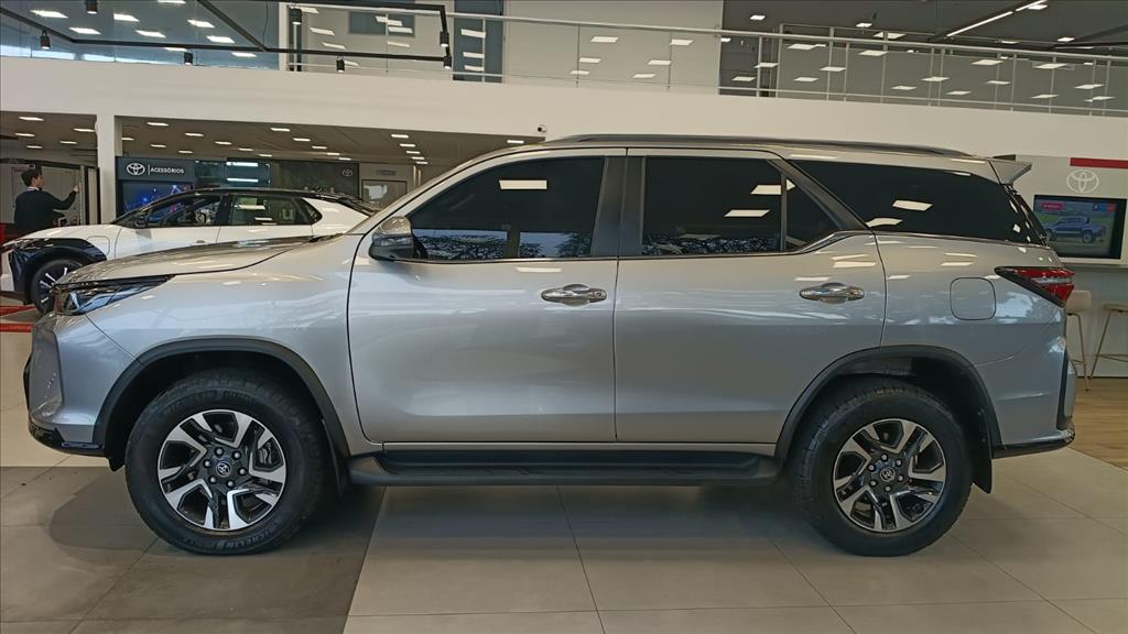 HILUX SW4 2.8 D-4D TURBO DIESEL SRX PLATINUM 7L 4X4 AUTOMÁTICO7