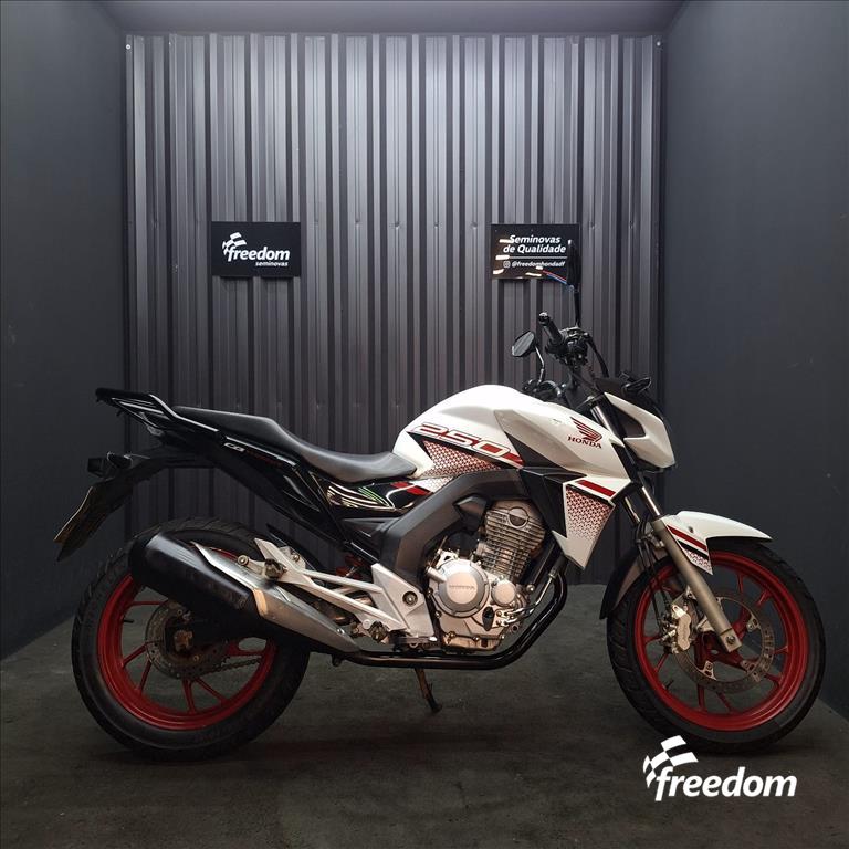 Moto HONDA do modelo CB TWISTER 2022/2022