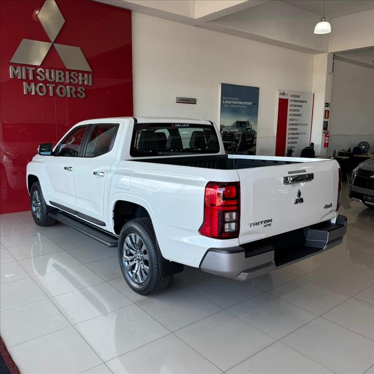 Mitsubishi-TRITON-2.4 BITURBO DIESEL CD HPE 4X4 AUTOMÁTICO