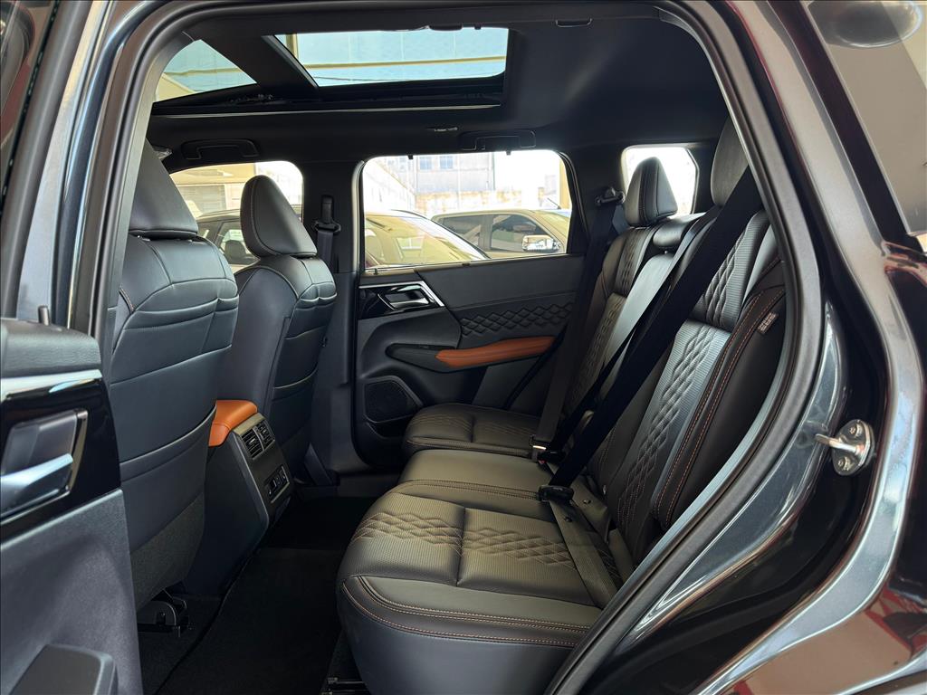 Mitsubishi-OUTLANDER-2.4 PHEV SIGNATURE S-AWC DHT