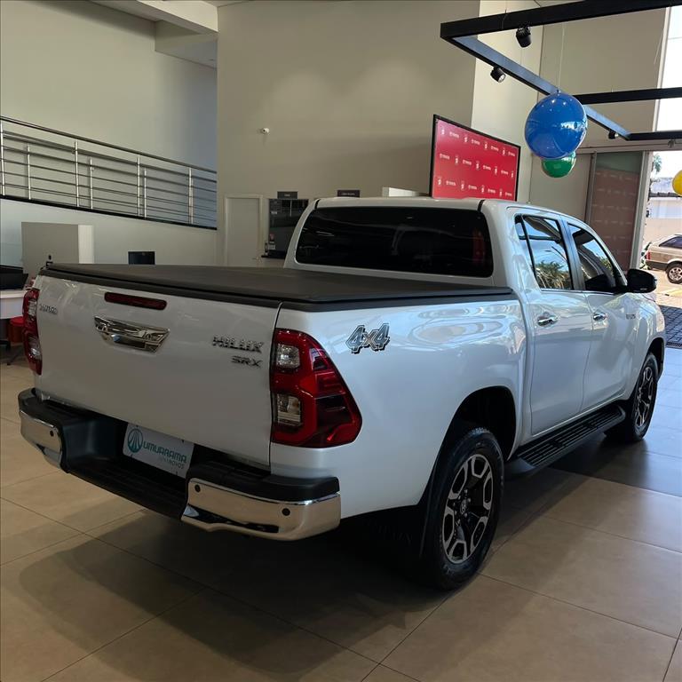 HILUX 2.8 D-4D TURBO DIESEL CD SRX 4X4 AUTOMÁTICO4