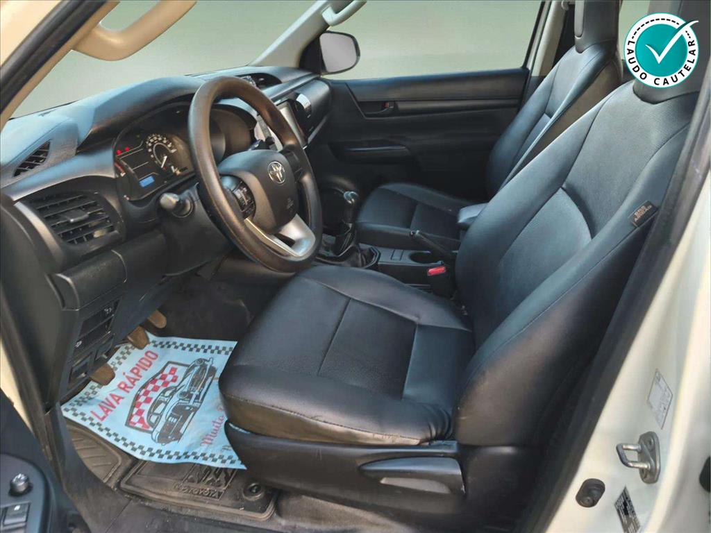 HILUX 2.8 D-4D TURBO DIESEL CD POWER PACK 4X4 MANUAL11