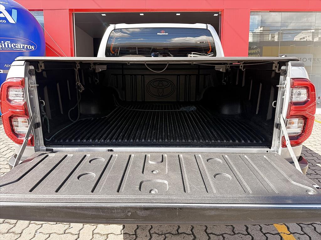 Toyota Hilux - 2.8 D-4D TURBO DIESEL CD SRX 4X4 AUTOMÁTICO