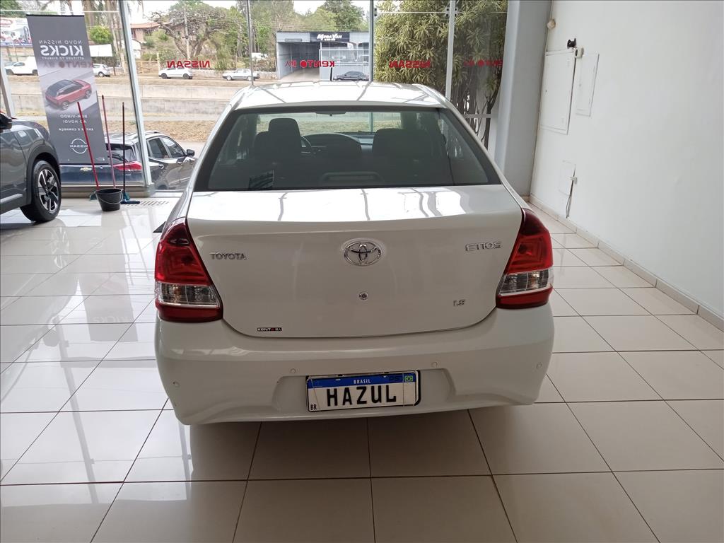 ETIOS 1.5 X PLUS SEDAN 16V FLEX 4P AUTOMÁTICO
