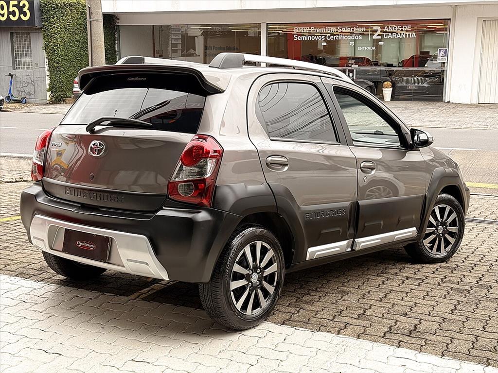 Toyota Etios Cross - 1.5 16V FLEX 4P AUTOMÁTICO