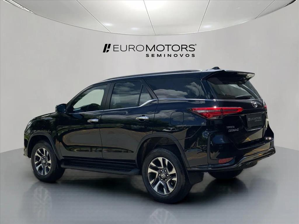 Toyota-HILUX SW4-2.8 D-4D TURBO DIESEL SRX PLATINUM 7L 4X4 AUTOMÁTICO