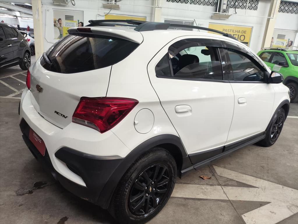 ONIX 1.4 MPFI ACTIV 8V FLEX 4P AUTOMÁTICO3