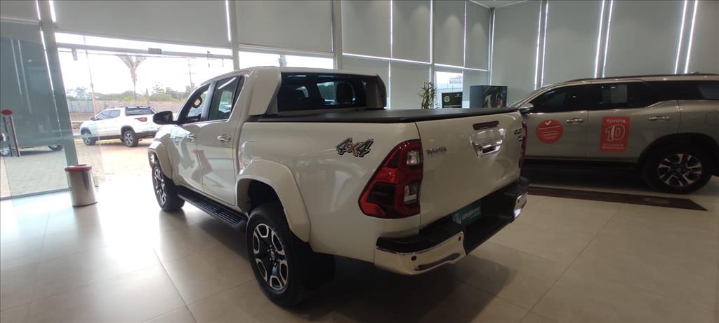 HILUX 2.8 D-4D TURBO DIESEL CD SRX 4X4 AUTOMÁTICO5