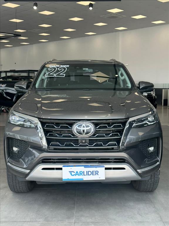 HILUX SW4 2.8 D-4D TURBO DIESEL SRX 7L 4X4 AUTOMÁTICO