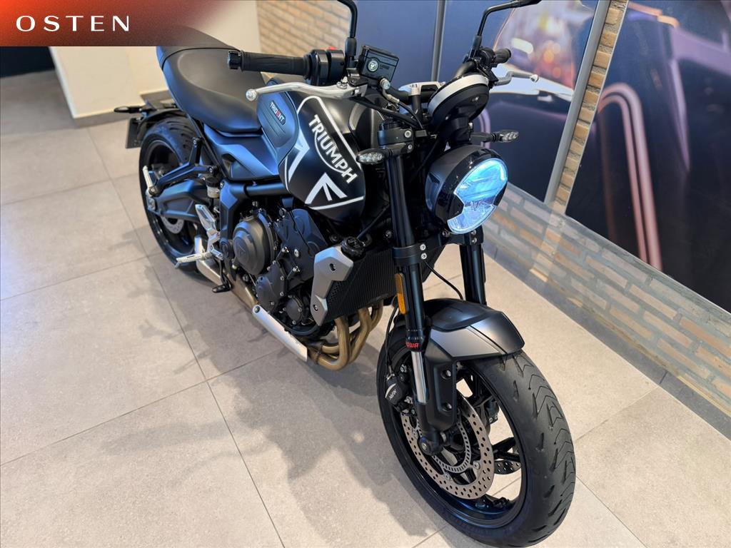TRIUMPH-TRIDENT-660