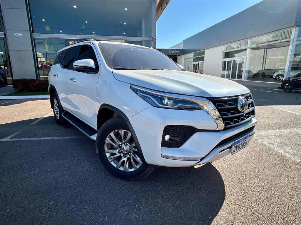 Toyota-HILUX SW4-2.8 D-4D TURBO DIESEL SRX 7L 4X4 AUTOMÁTICO