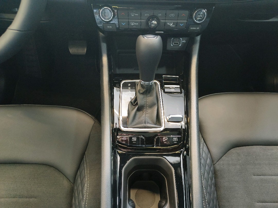 COMPASS 2.0 HURRICANE 4 TURBO GASOLINA BLACKHAWK AT910