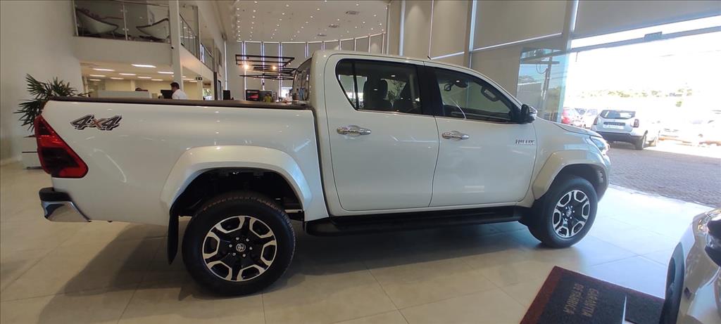 HILUX 2.8 D-4D TURBO DIESEL CD SRX 4X4 AUTOMÁTICO9