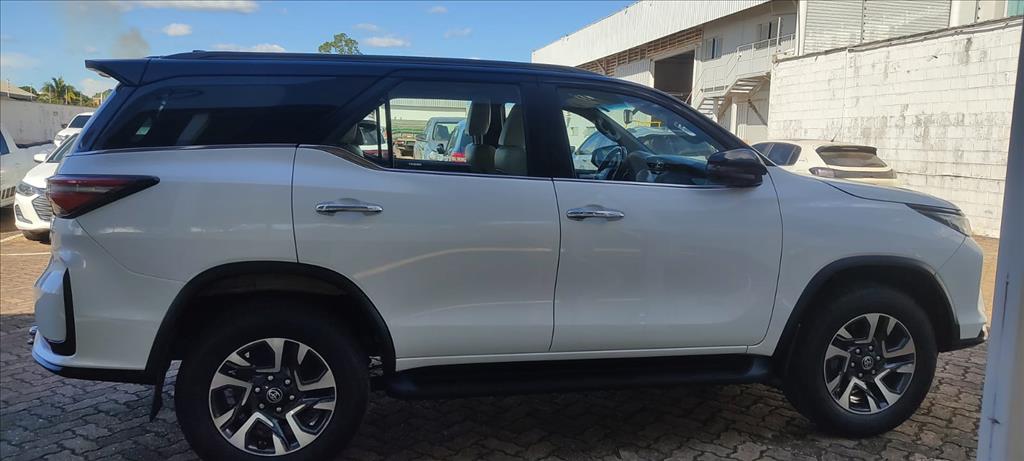 HILUX SW4 2.8 D-4D TURBO DIESEL DIAMOND 7L 4X4 AUTOMÁTICO6