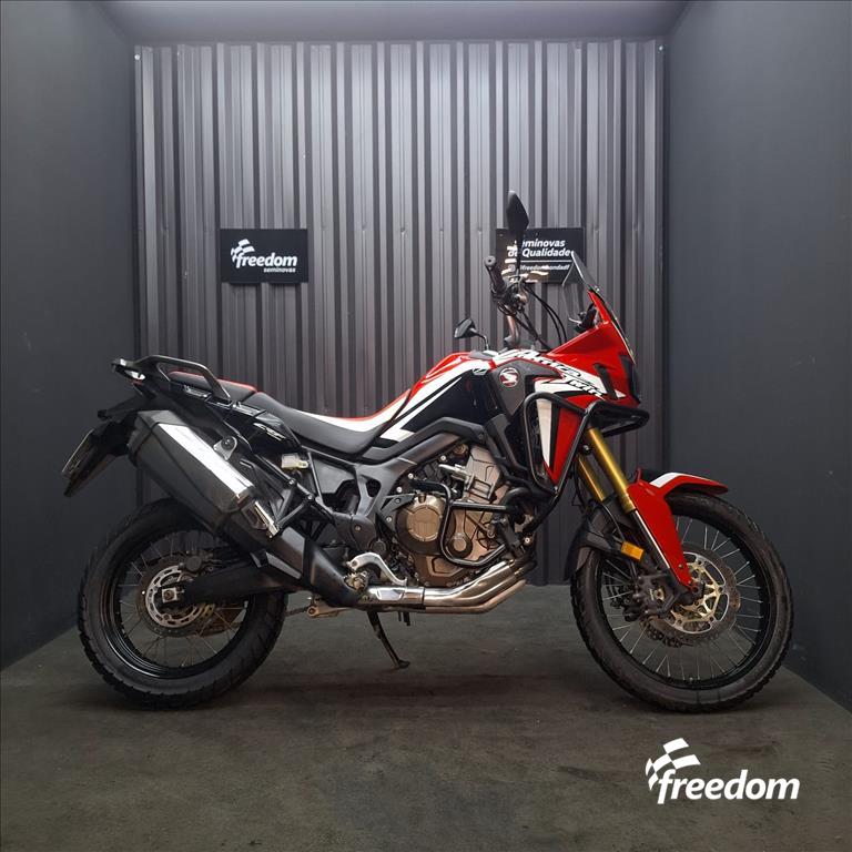 Moto HONDA do modelo CRF 1000L AFRICA TWIN ABS 2018/2018