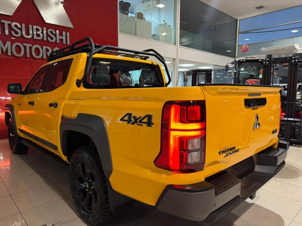 Mitsubishi-TRITON-2.4 BITURBO DIESEL CD SAVANA 4X4 AUTOMÁTICO