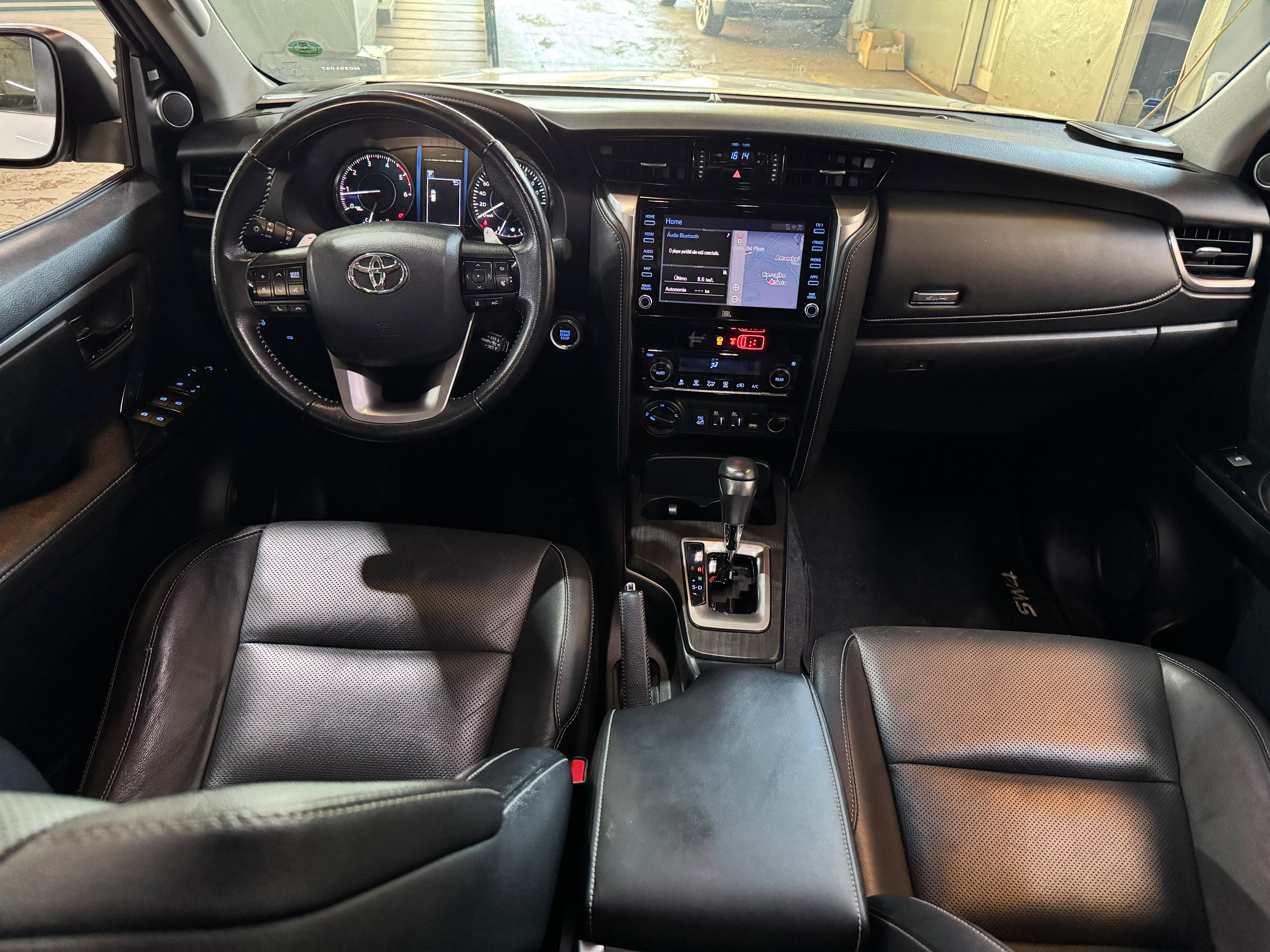 Toyota-HILUX SW4-2.8 D-4D TURBO DIESEL SRX 7L 4X4 AUTOMÁTICO