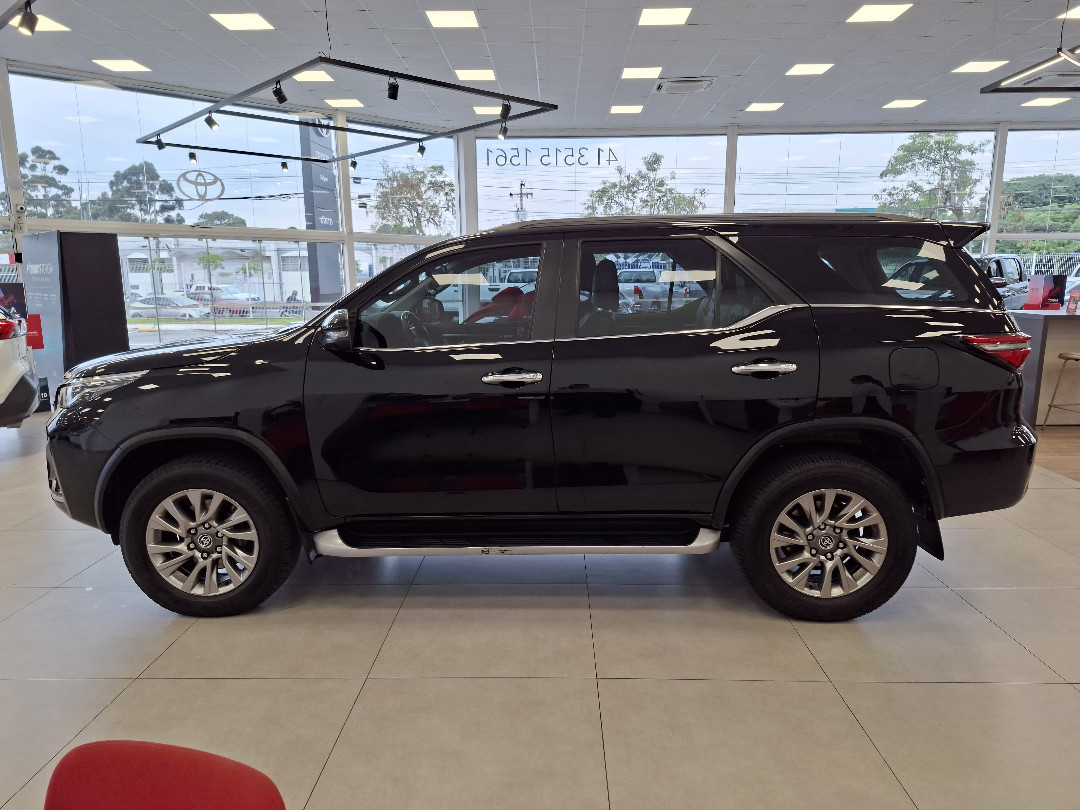 HILUX SW4 2.8 D-4D TURBO DIESEL SRX 4X4 AUTOMÁTICO6