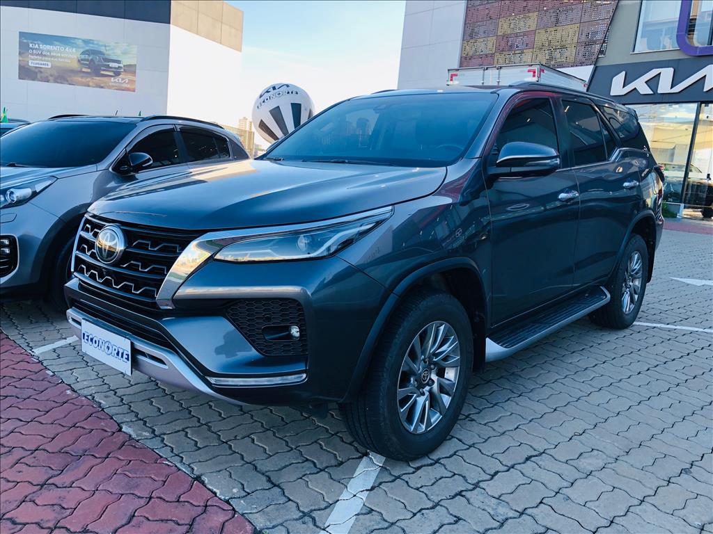 HILUX SW4 2.8 D-4D TURBO DIESEL SRX 4X4 AUTOMÁTICO