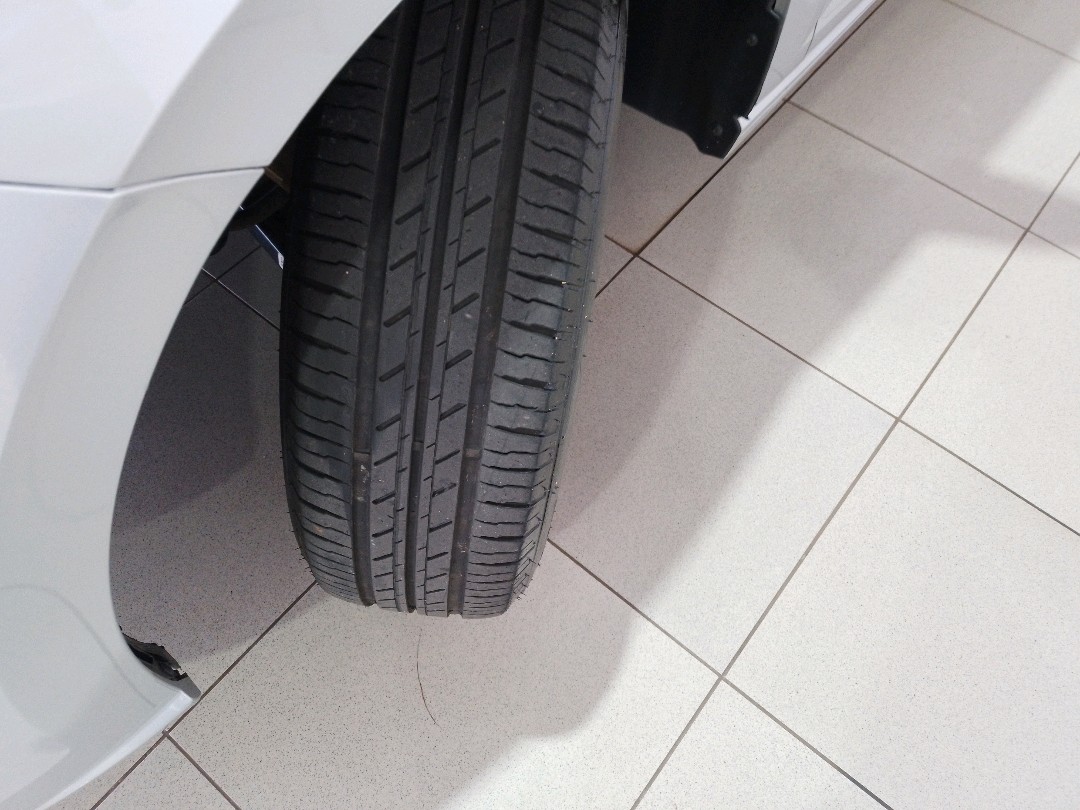 VW - Volkswagen-POLO-1.0 MPI TRACK MANUAL