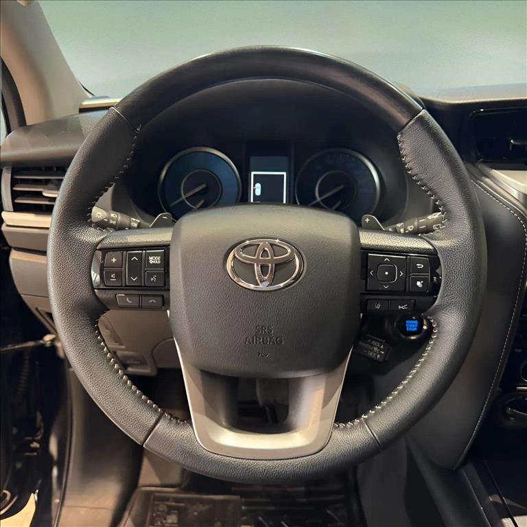 HILUX SW4 2.8 D-4D TURBO DIESEL SRX 7L 4X4 AUTOMÁTICO9