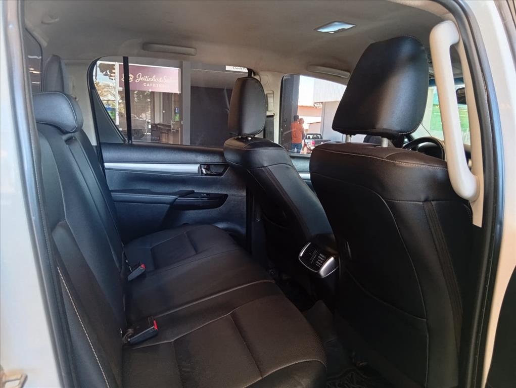 HILUX 2.8 D-4D TURBO DIESEL CD SRX 4X4 AUTOMÁTICO7