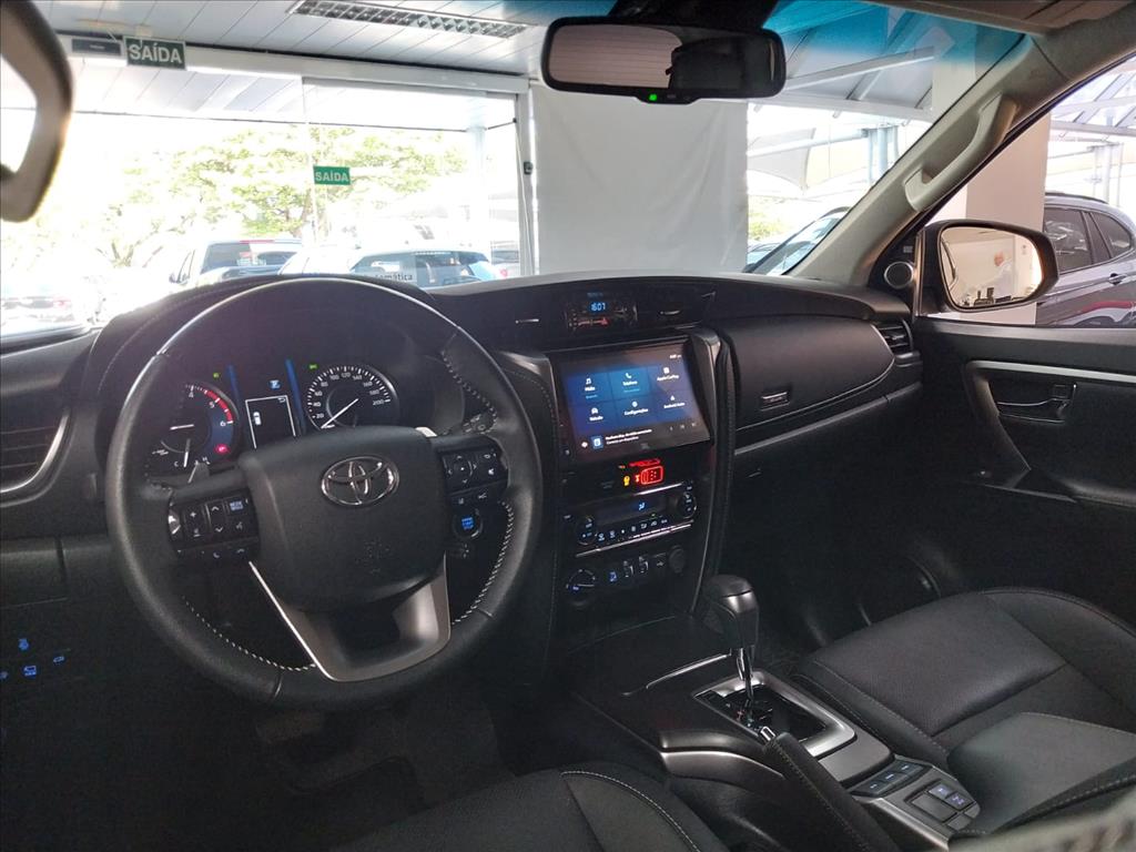 HILUX SW4 2.8 D-4D TURBO DIESEL SRX PLATINUM 7L 4X4 AUTOMÁTICO6