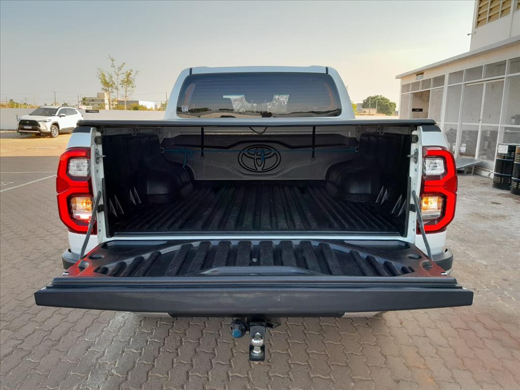 HILUX 2.8 D-4D TURBO DIESEL CD SRX 4X4 AUTOMÁTICO11