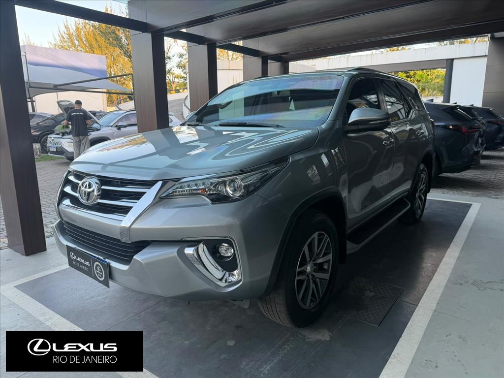 HILUX SW4 2.8 SRX 4X4 7 LUGARES 16V TURBO INTERCOOLER DIESEL 4P AUTOMÁTICO1