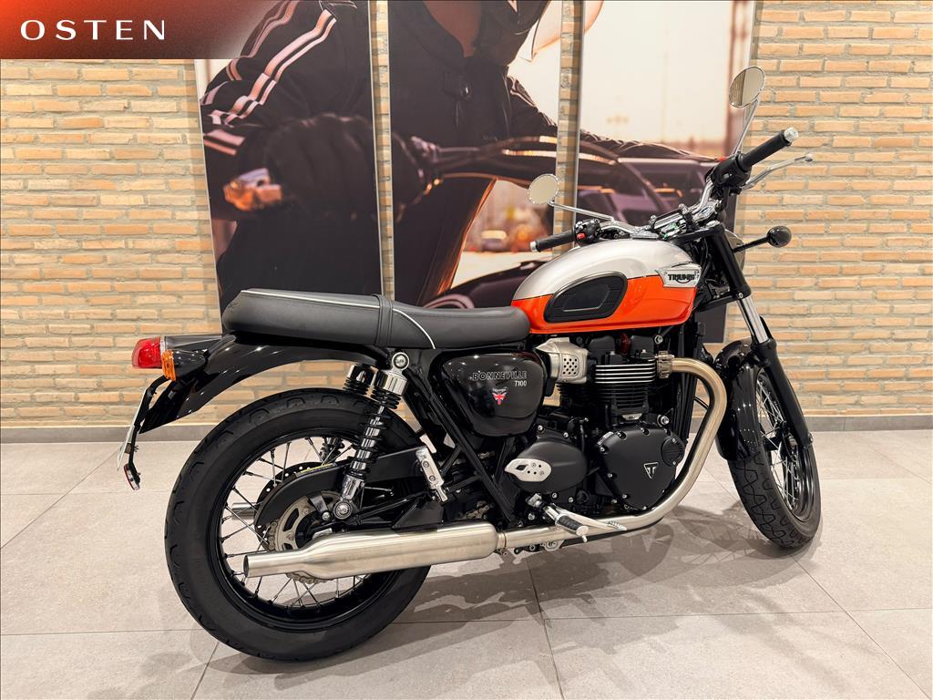 TRIUMPH-BONNEVILLE-T100 900
