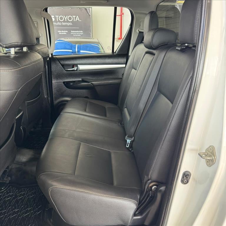 HILUX 2.8 D-4D TURBO DIESEL CD SR 4X4 AUTOMÁTICO12