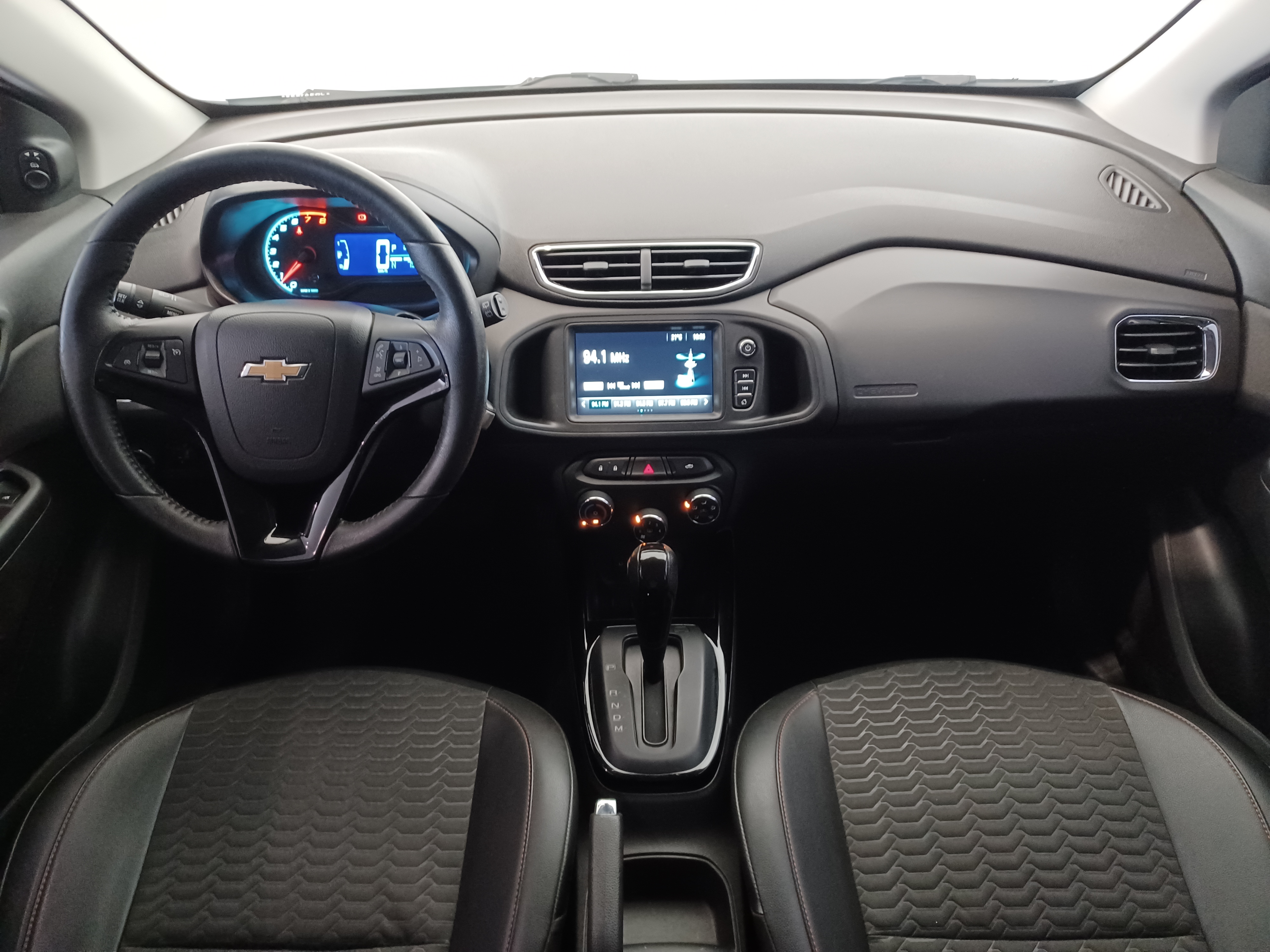 GM - Chevrolet-ONIX-1.4 MPFI LTZ 8V FLEX 4P AUTOMÁTICO