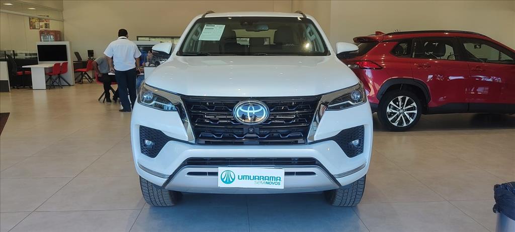 HILUX SW4 2.8 D-4D TURBO DIESEL SRX 4X4 AUTOMÁTICO