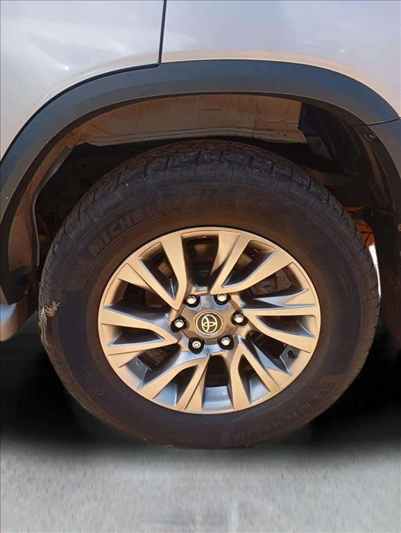 HILUX SW4 2.8 D-4D TURBO DIESEL SRX 7L 4X4 AUTOMÁTICO12