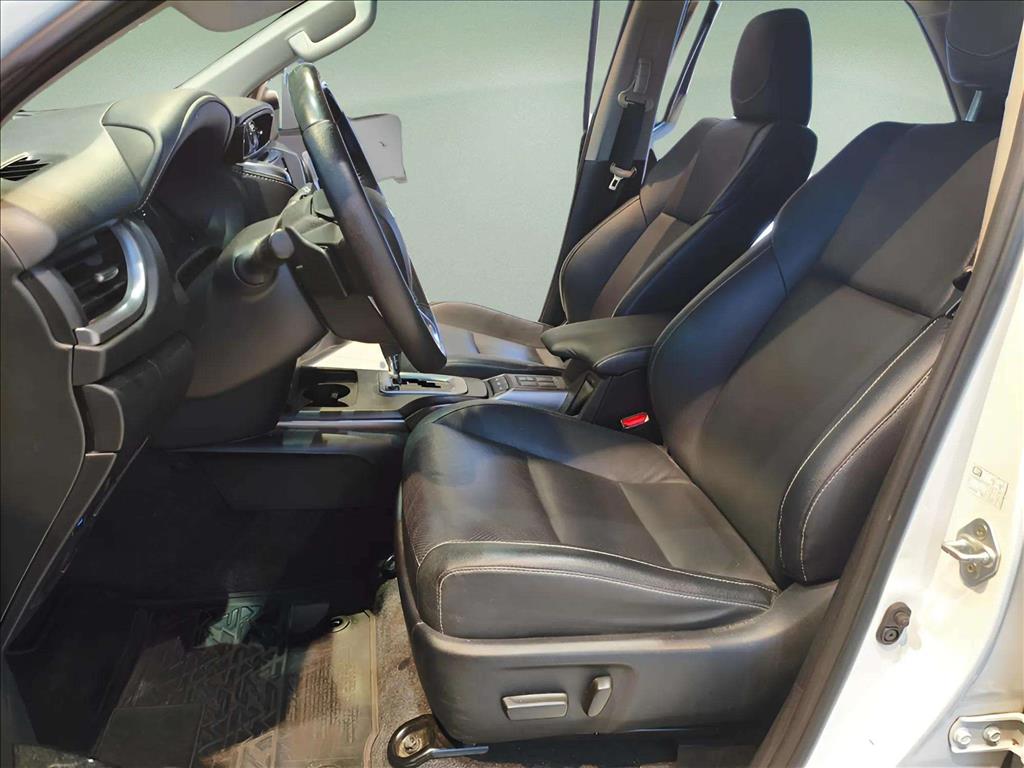 HILUX SW4 2.8 D-4D TURBO DIESEL SRX 7L 4X4 AUTOMÁTICO12